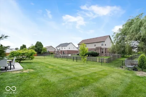 8702 N Autumnview Drive Mccordsville IN 46055