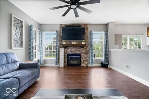 8702 N Autumnview Drive Mccordsville IN 46055