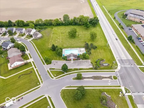 8702 N Autumnview Drive Mccordsville IN 46055