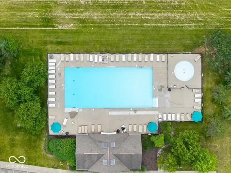 8702 N Autumnview Drive Mccordsville IN 46055