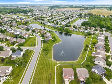 8702 N Autumnview Drive Mccordsville IN 46055
