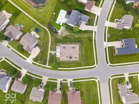 8702 N Autumnview Drive Mccordsville IN 46055