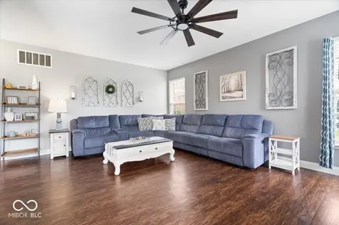 8702 N Autumnview Drive Mccordsville IN 46055