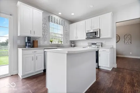 8702 N Autumnview Drive Mccordsville IN 46055