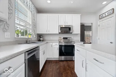 8702 N Autumnview Drive Mccordsville IN 46055