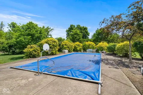 3572 The Courts Greenwood IN 46143