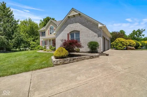 3572 The Courts Greenwood IN 46143