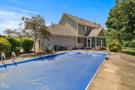 3572 The Courts Greenwood IN 46143