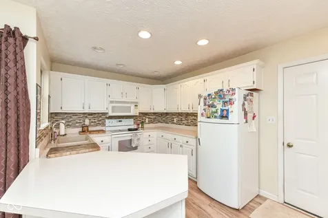 4257 W Summerhaven Drive New Palestine IN 46163