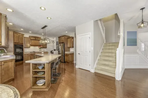6867 W Thornebush Drive Mccordsville IN 46055