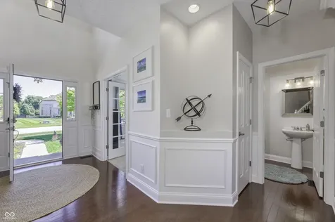 6867 W Thornebush Drive Mccordsville IN 46055