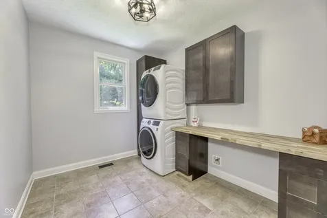 6867 W Thornebush Drive Mccordsville IN 46055