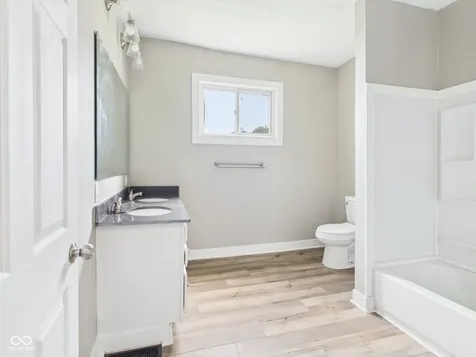 1518 S G Street Elwood IN 46036
