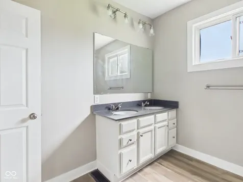 1518 S G Street Elwood IN 46036
