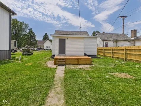 1518 S G Street Elwood IN 46036