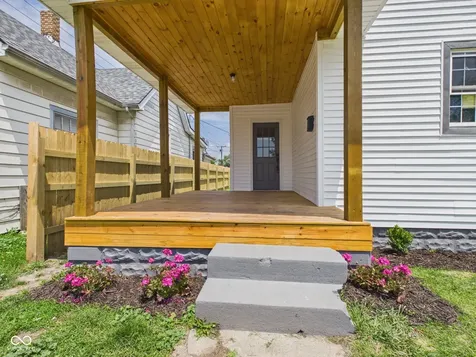 1518 S G Street Elwood IN 46036