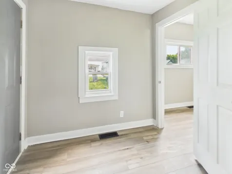 1518 S G Street Elwood IN 46036