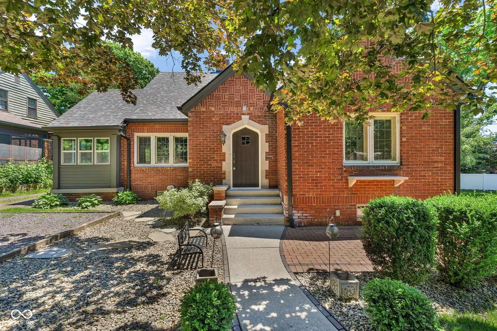 935 N Campbell Avenue Indianapolis IN 46219