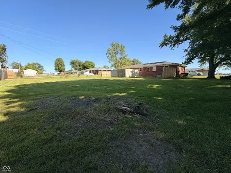 8262 E Rockwood Street Columbus IN 47203