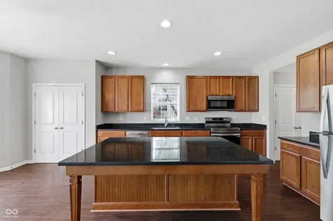 8110 Eskerban Drive Avon IN 46123