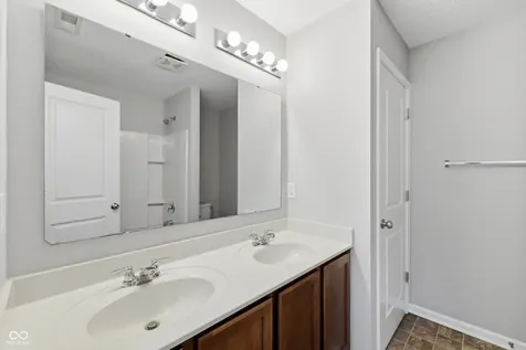 8110 Eskerban Drive Avon IN 46123