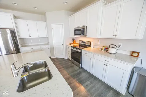 8822 Rowling Way Indianapolis IN 46239