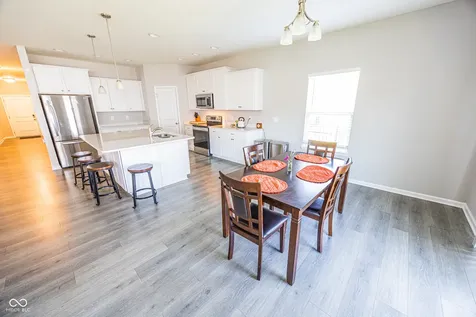 8822 Rowling Way Indianapolis IN 46239