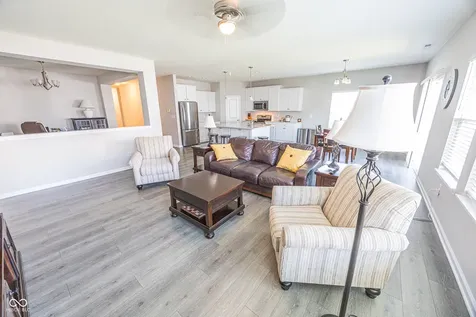 8822 Rowling Way Indianapolis IN 46239