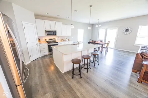 8822 Rowling Way Indianapolis IN 46239