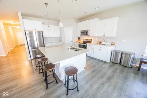 8822 Rowling Way Indianapolis IN 46239