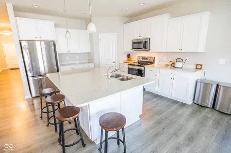 8822 Rowling Way Indianapolis IN 46239