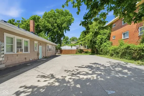 5724 Julian Avenue Indianapolis IN 46219