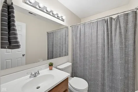 10713 Pimlico Circle Carmel IN 46280