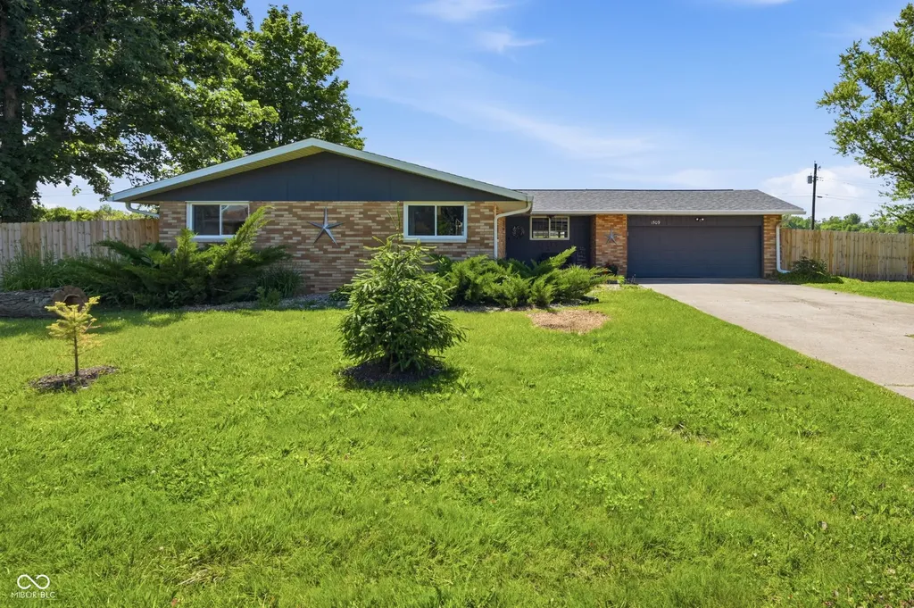 1509 N Lafayette Drive Muncie IN 47303