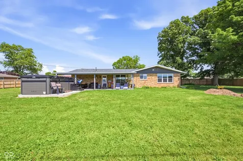 1509 N Lafayette Drive Muncie IN 47303