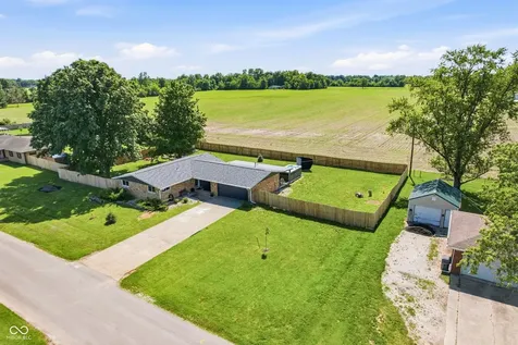 1509 N Lafayette Drive Muncie IN 47303