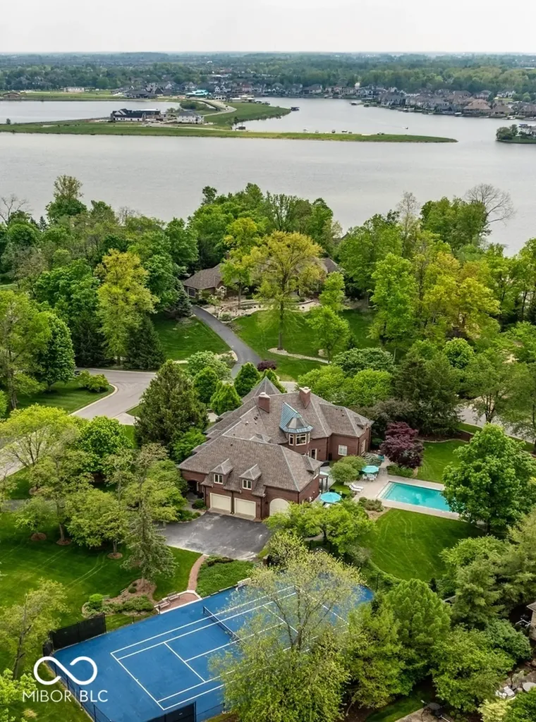 290 Breakwater Drive Fishers IN 46037