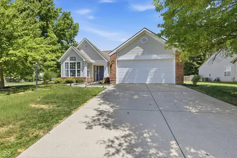 8940 Woodlark Drive Fishers IN 46038