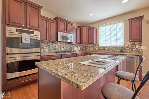 13071 Knights Way Fishers IN 46037