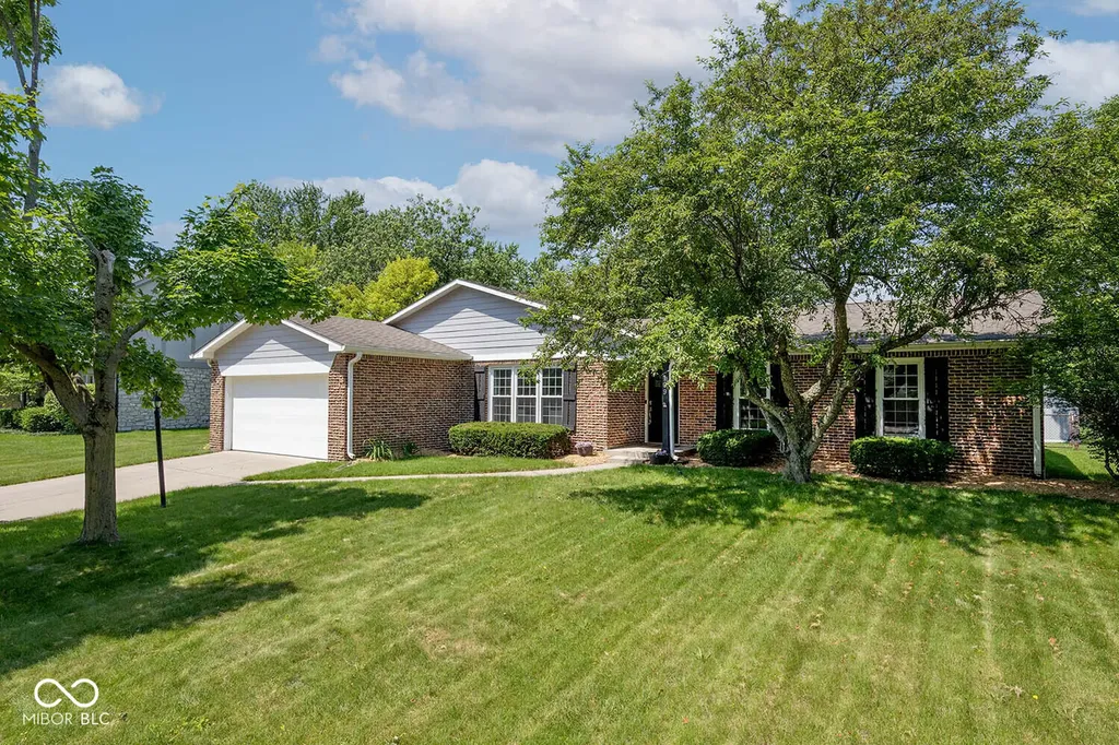 109 Willowood Lane Fishers IN 46038