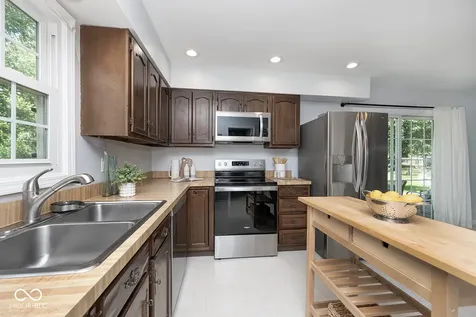 109 Willowood Lane Fishers IN 46038