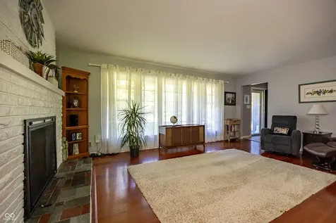 4009 E 57th Indianapolis IN 46220