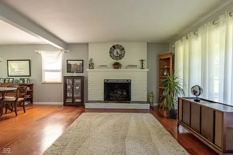 4009 E 57th Indianapolis IN 46220