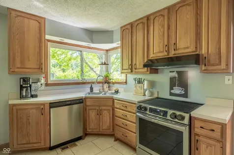 4009 E 57th Indianapolis IN 46220