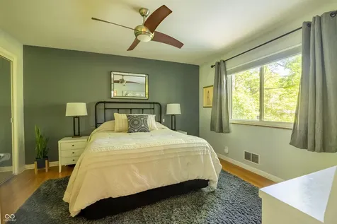4009 E 57th Indianapolis IN 46220