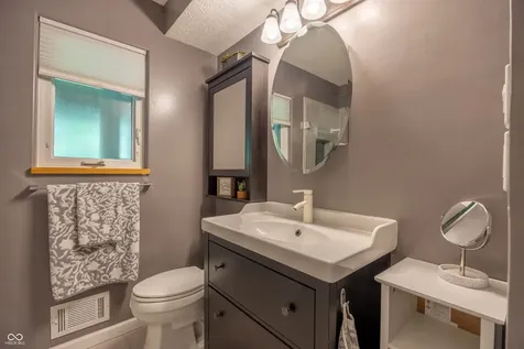 4009 E 57th Indianapolis IN 46220