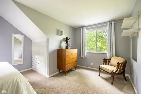 4009 E 57th Indianapolis IN 46220