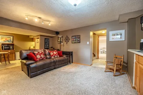 4009 E 57th Indianapolis IN 46220