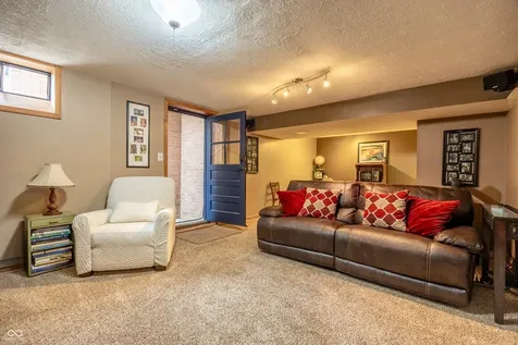 4009 E 57th Indianapolis IN 46220