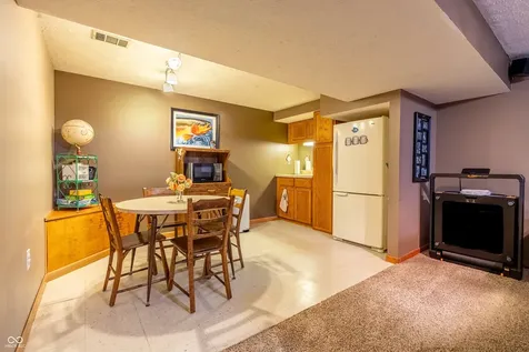 4009 E 57th Indianapolis IN 46220